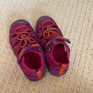 Keen size 9 sandals great for water sports, or walking outdoors